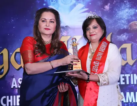Dr. Riddhe Sshilpi – Recognised on stage, Award presentation, Mumbai event