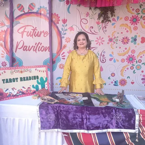 Dr. Riddhe Sshilpi at her tarot reading table at an event