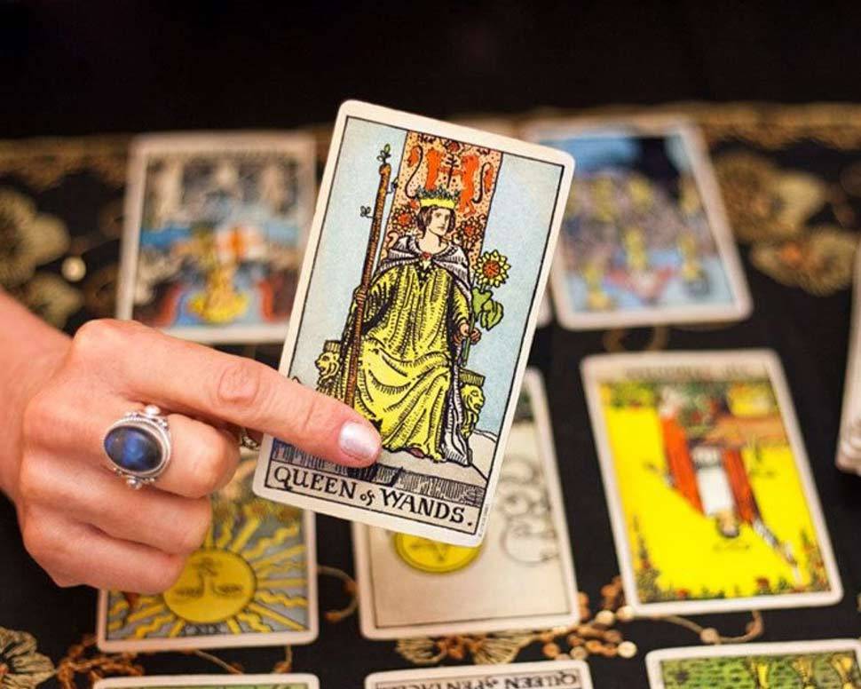 How Can Tarot Card Reading Services Help You Make Better Decisions